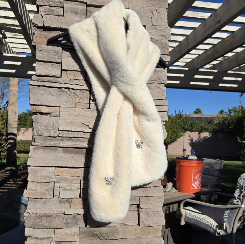 NWT Disney Jeweled Faux Fur Collar Shawl Wrap Neck Warmer Cream White